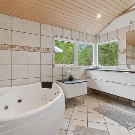 Feriehus Bergulv - 75m From The Sea By Interhome Neksø